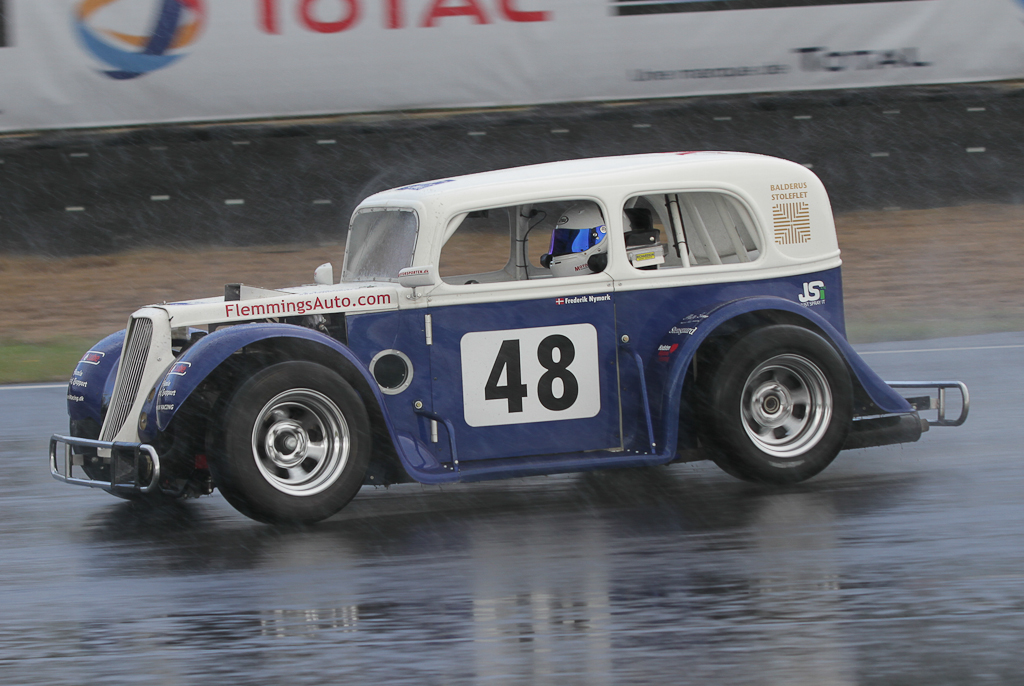 Unge Nymark må kæmpe i det våde vejr.
(Foto: Motorsporten.dk)